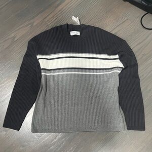 Hollister Men's Crewneck Sweater in Black, White, and Gray